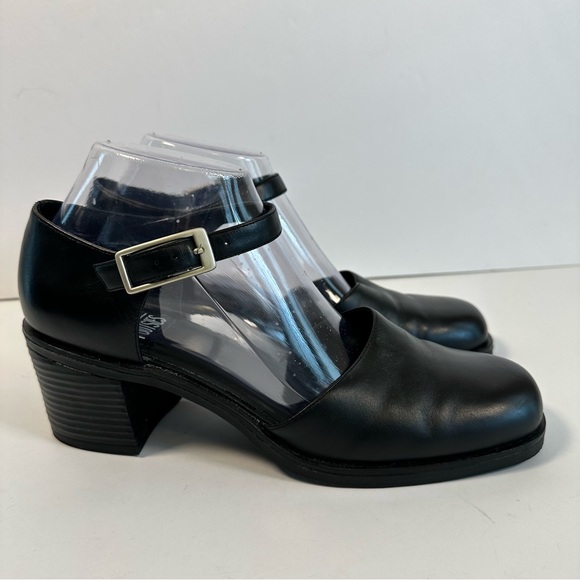 SOLD Mootsies Tootsies Black Leather Mary Jane Block Heel Pumps 9 Strap Buckle - Picture 1 of 10